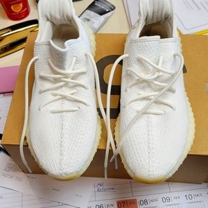 Yeezy boost 350 V2 "triple white"